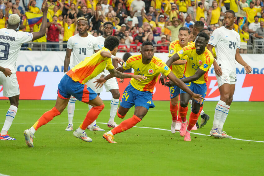 Jogadores da Col?mbia comemoram gol na Copa Amrica 2024